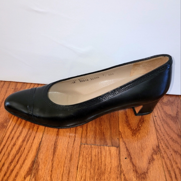 Salvatore Ferragamo | Leather Heel Pumps - Picture 4 of 13